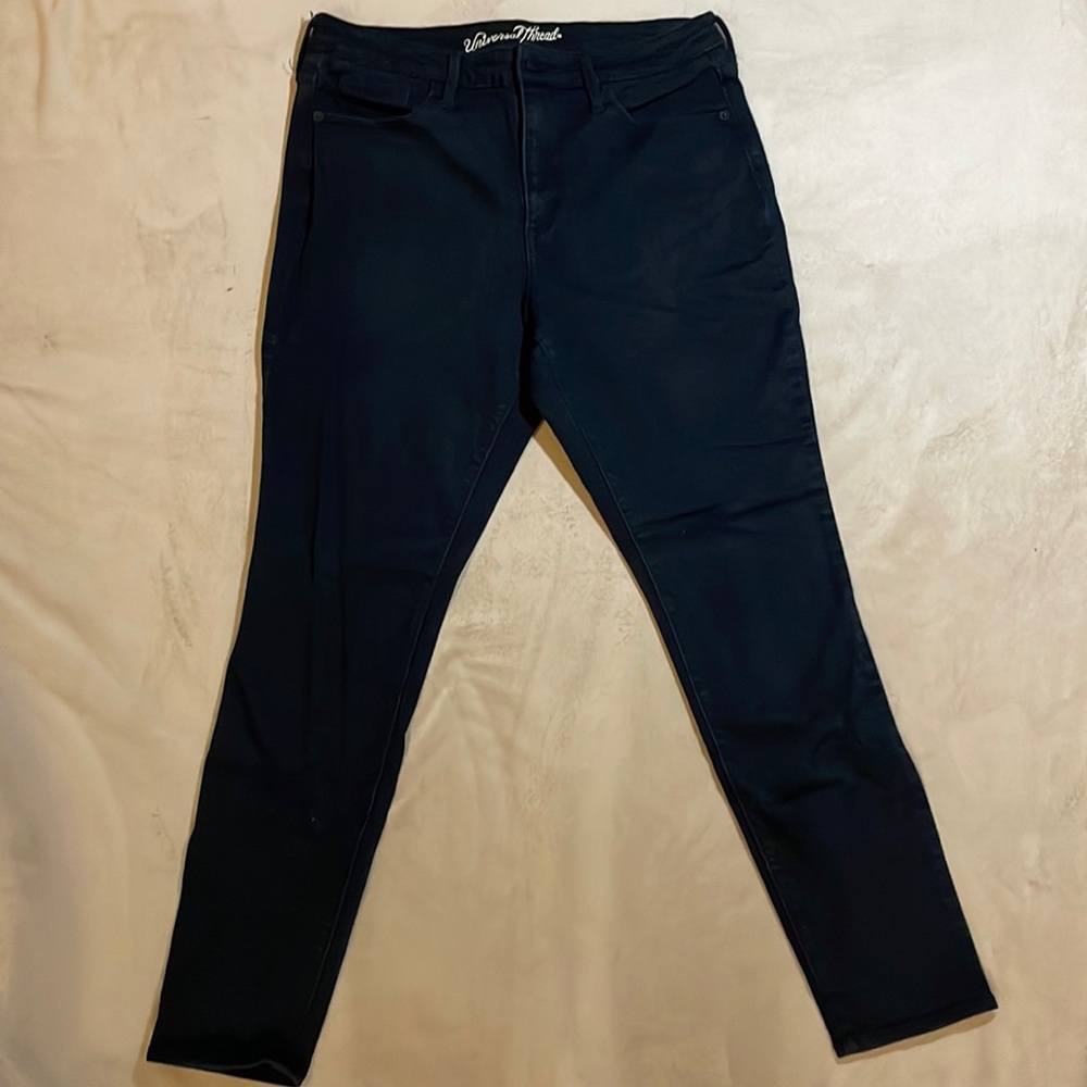 Universal threads black jeans size 12/31R